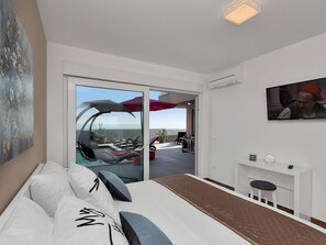 6 bedrooms, in-room safe, iron/ironing board, travel cot