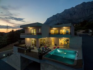 Outdoor pool, a heated pool - Top Features! Holiday house with heated pool with sea view, for 10 people (Makarska)