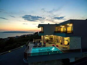 Terrace/patio - Top Features! Holiday house with heated pool with sea view, for 10 people (Makarska)