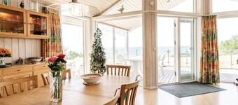 Fin bolig i Rønne med hus sjøutsikt