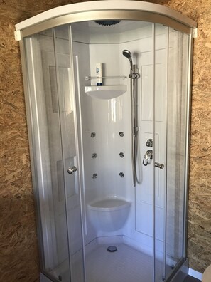 Shower, hair dryer, soap, toilet paper - Detached, fenced, dogs, 5 persons, fireplace, playground, close to the dike, garage  (Nordstrand)