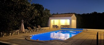 Magnífica villa de 5 dormitorios, 4 baños, tranquilidad absoluta, excelente vista, muy bien ubicada