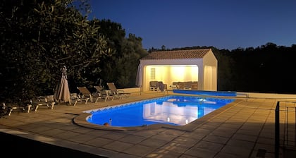 Villa 5 chambres, 4 SDB, Piscine privée, calme, super vue, trÚs bien située !!!