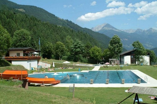 Modern 75m² apartment for 2 to 5 people with fireplace and beautiful mountain views!