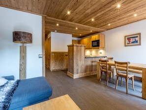 Dining - 3BR Apartment in Village Center, Near Ski Lifts, Wi-Fi, Parking (La Clusaz)