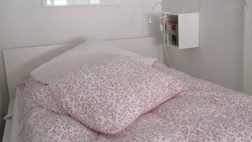 1 bedroom, desk, WiFi, bed sheets