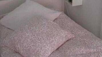 1 Schlafzimmer, Schreibtisch, WLAN, Bettwäsche