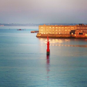 Plage, chaises longues