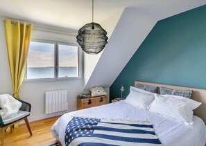 3 Schlafzimmer, Schreibtisch, Bügeleisen/Bügelbrett, Reisekinderbett