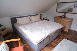 1 bedroom, iron/ironing board, free WiFi, bed sheets - Apartment with balcony in a quiet, sunny location on the outskirts of Saxon Switzerland (Sebnitz)