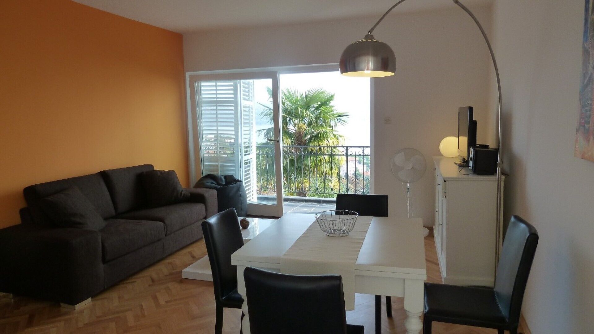 テレビ、DVD プレーヤー、書庫、ステレオ