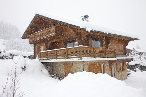 Chalet "THE RESTORER" in the field of the doors of the sun