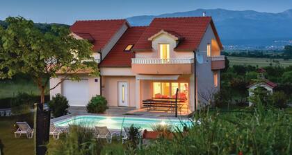 Gorgeous home in Sinj