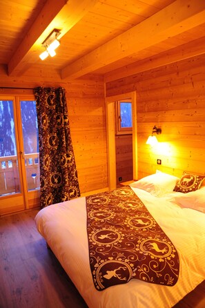 7 bedrooms, iron/ironing board, travel cot, free WiFi