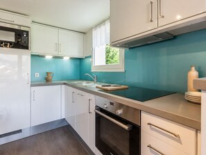 Fridge, microwave, dishwasher, coffee/tea maker - Charming 3* apartment, near slopes, wood stove, garage, WIFI (La Clusaz)
