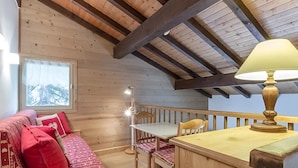 Living area - Charming 3* apartment, near slopes, wood stove, garage, WIFI (La Clusaz)