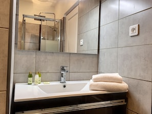 Shower, free toiletries, hair dryer, slippers - N&J - CAESARS - Hyper center - Shopping avenue (Niza)