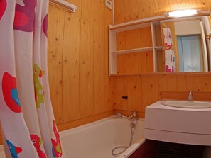 Bathroom - 2 Rooms, South-East Balcony, Opposite ESF, Cleaning Included (Valmorel)