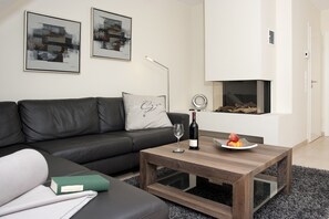 TV, fireplace, DVD player, books