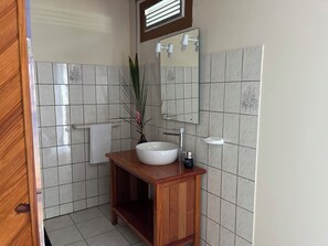 Douche, serviettes fournies