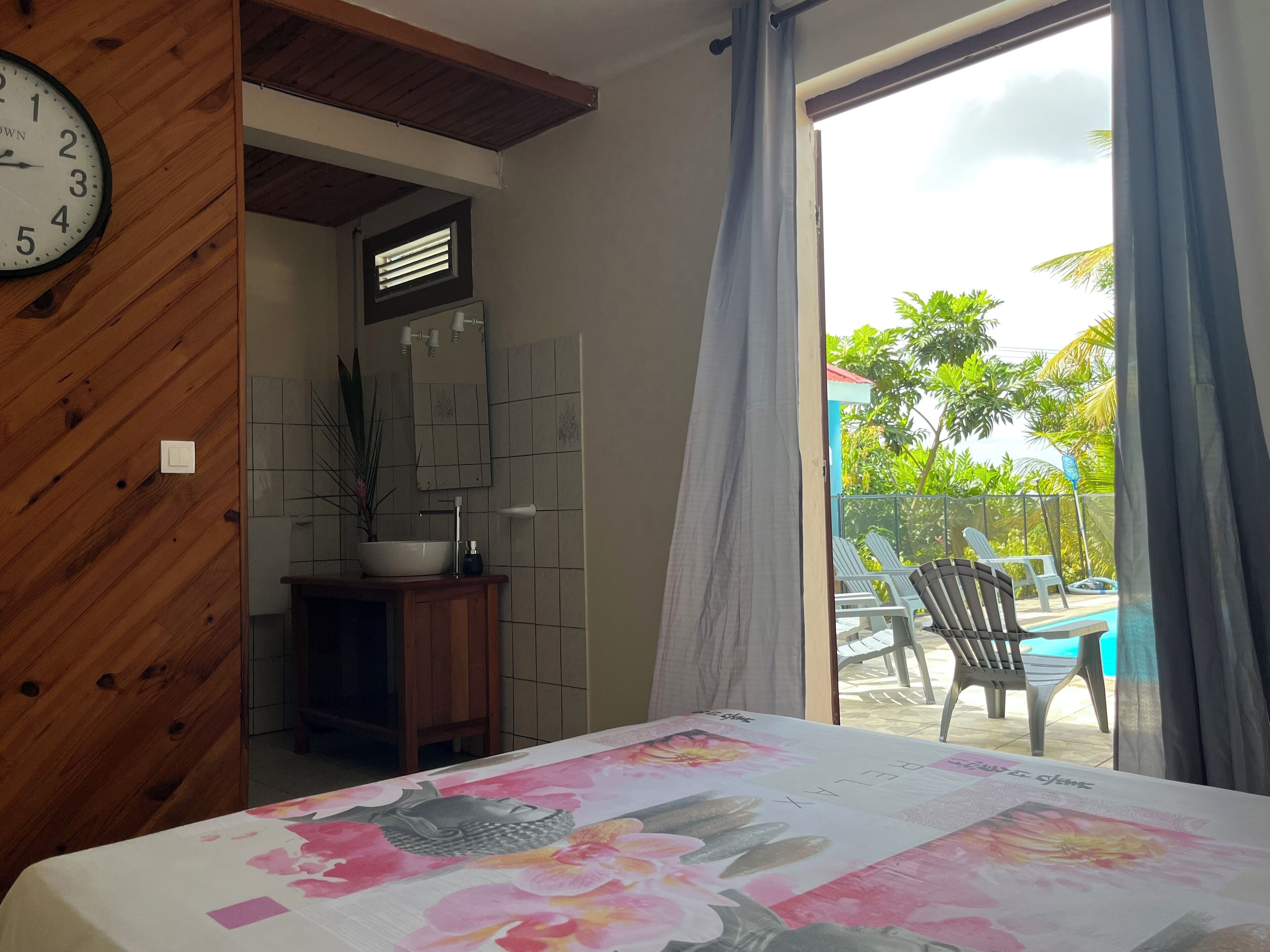 3 chambres, fer et planche à repasser, lit parapluie, Wi-Fi gratuit