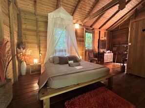 Iron/ironing board, travel cot, free WiFi, bed sheets - Creole Wooden box ... Cute Wooden Hut (Deshaies)