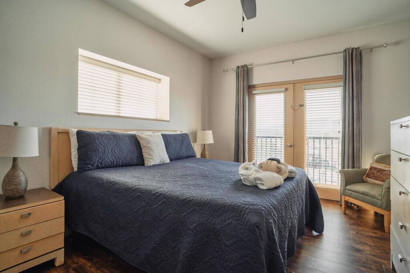 3 bedrooms, desk, iron/ironing board, free WiFi