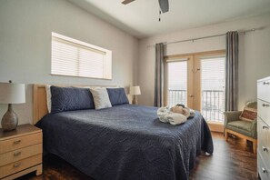 3 bedrooms, desk, iron/ironing board, free WiFi
