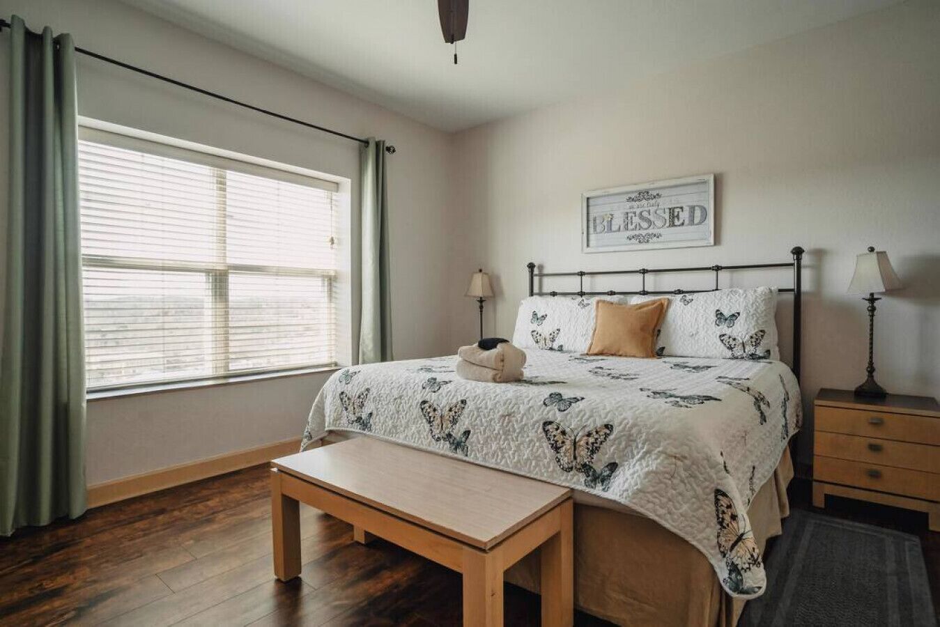 3 soverom, skrivebord, strykejern/-brett og wi-fi (inkludert)