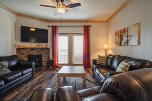 TV - Sweet Butterfly - Unit 1601 - FREE Attraction Ticket with EACH night Stay Including Dollywood (Pigeon Forge)