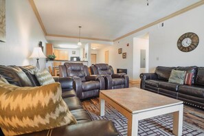 TV - Sweet Butterfly - Unit 1601 - FREE Attraction Ticket with EACH night Stay Including Dollywood (Pigeon Forge)