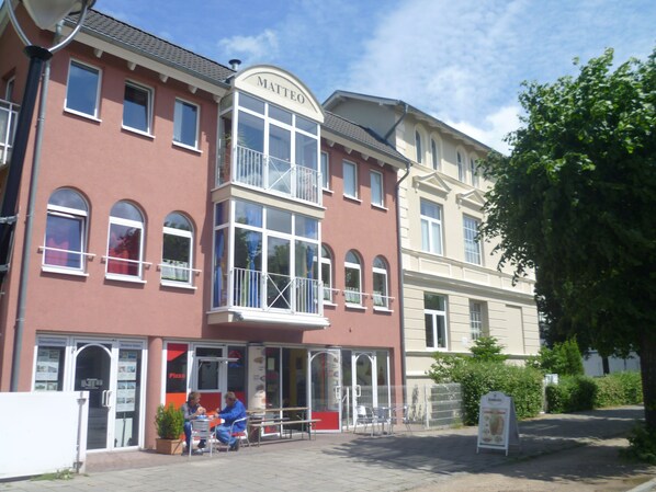 A two-story building with a prominent 'MATTEO' sign above the entrance. - Apartment stylish + cozy, in 3 minutes at the sea or in the center :) with parking space (Rostock)