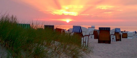 På stranden