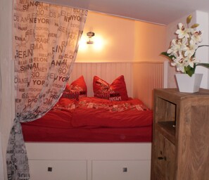 Fer et planche à repasser, lit de bébé portatif, literie fournie