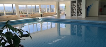 Sunny, modern apartment with swimming pool, sauna, W-lan, Feldberg view