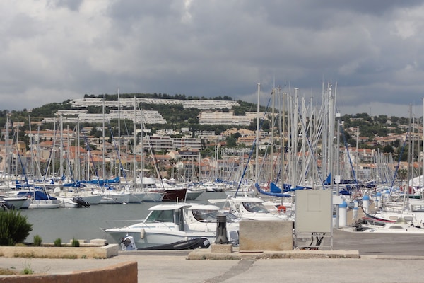 Port de Bandol côté marina
à proximité parking gratuit