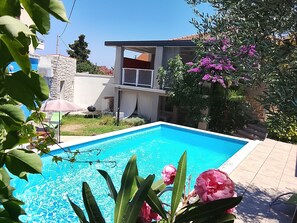 Pool - Beautiful holiday home with pool & sauna, grill, 500m to the beach, WiFi (Premantura)