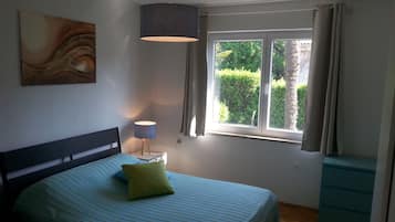 5 bedrooms, in-room safe, iron/ironing board, free WiFi