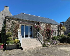 Exterior - House facing the sea (Kerlaz)