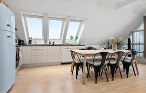 Fridge, oven, stovetop, dishwasher - Gorgeous apartment in Karrebæksminde with WiFi (Karrebæksminde)