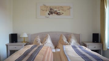 1 bedroom, desk, WiFi, bed sheets