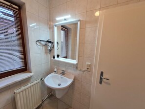 Unclassified image, 2 of 13, button