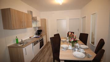 Fridge, oven, stovetop, dishwasher