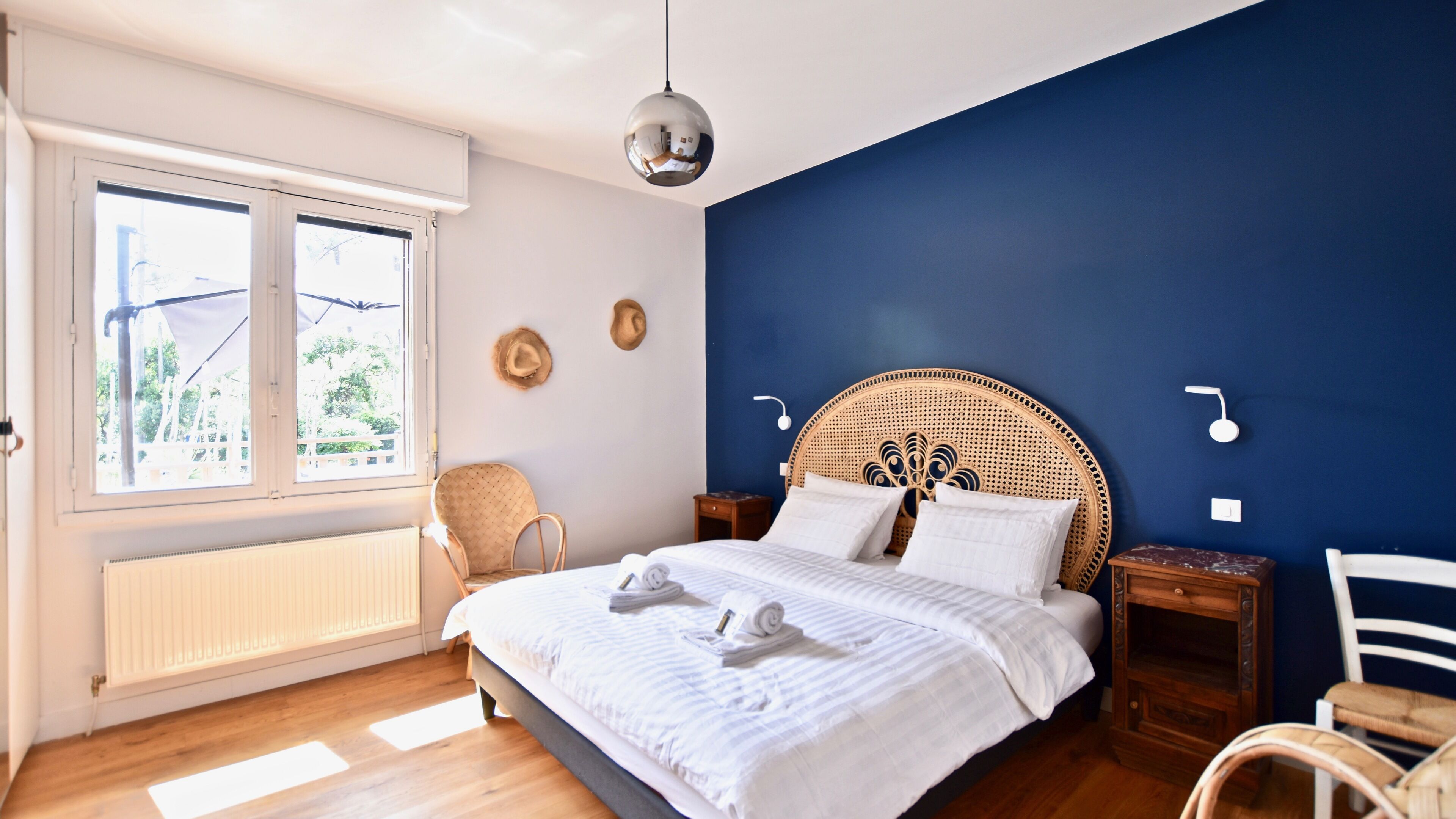 6 habitaciones, tabla de planchar con plancha, wifi y ropa de cama 