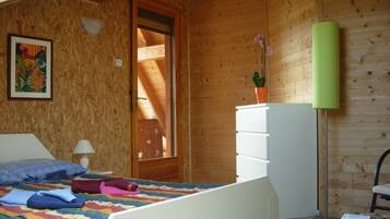 6 bedrooms, iron/ironing board, Internet