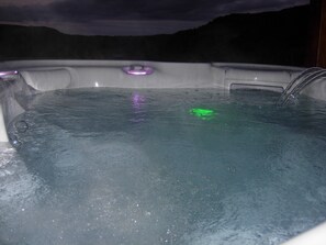 Tina de hidromasaje al aire libre