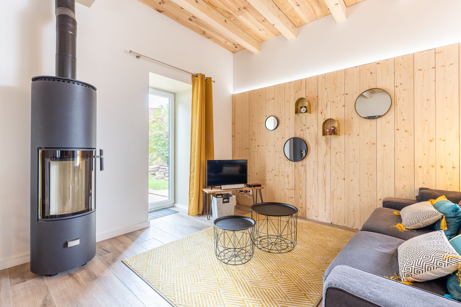 Televisie en een open haard