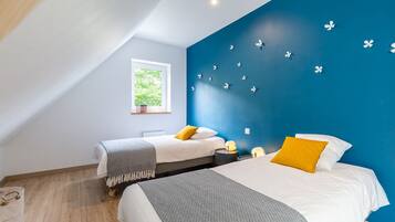 3 habitaciones, tabla de planchar con plancha, cuna de viaje y wifi