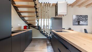 JÀÀkaappi, mikroaaltouuni, uuni, liesi