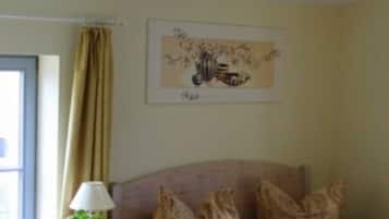 1 bedroom, desk, WiFi, bed sheets